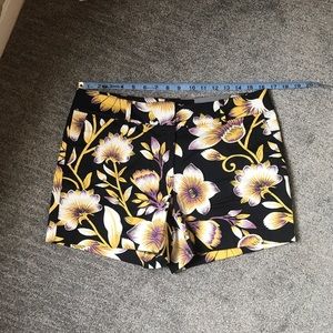NWT Ann Taylor Signature Shorts. Size 6.